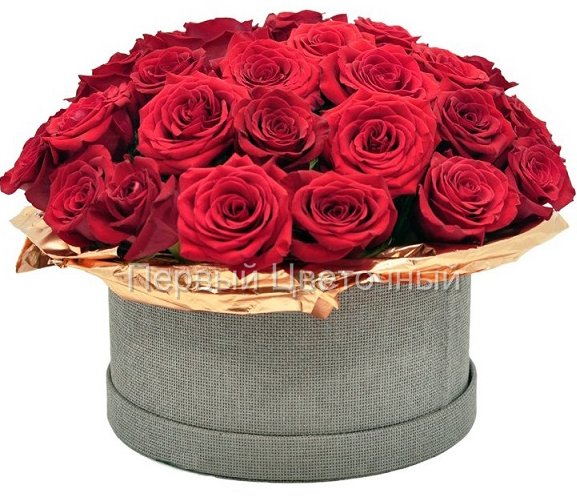 Шляпная коробка с красными розами "Шик" в Ставрополе