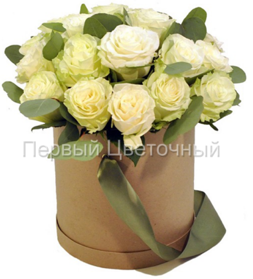 Шляпная коробка с белыми розами в Ставрополе